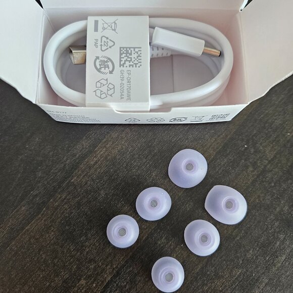 Samsung Galaxy Buds 2 *EUC* - Picture 7 of 14